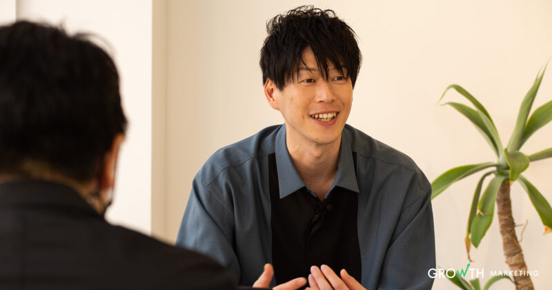 インタビュー取材中の GRL 小林様