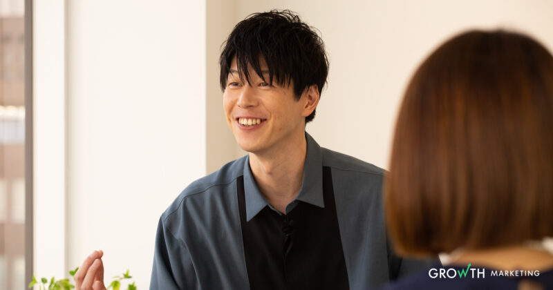 インタビュー取材中の GRL 小林様