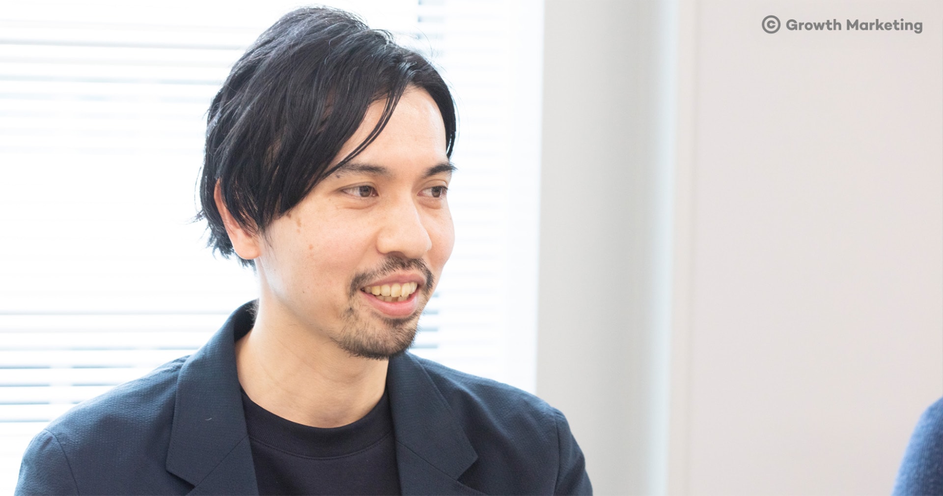 インタビュー取材中のグロービス神崎様