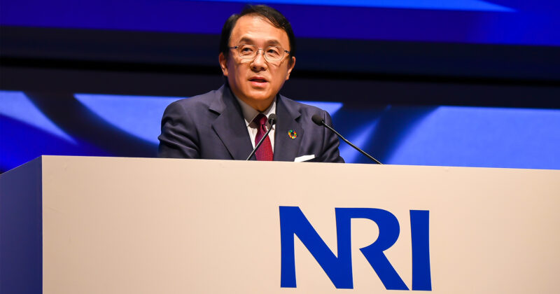 野村総合研究所 代表取締役会長 兼 社長 此本 臣吾氏 / COPYRIGHT 2022 野村総合研究所